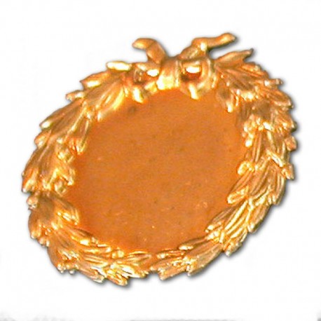 Medium Holiday Wreath in solid brass Medium Holiday Wreath in solid brass